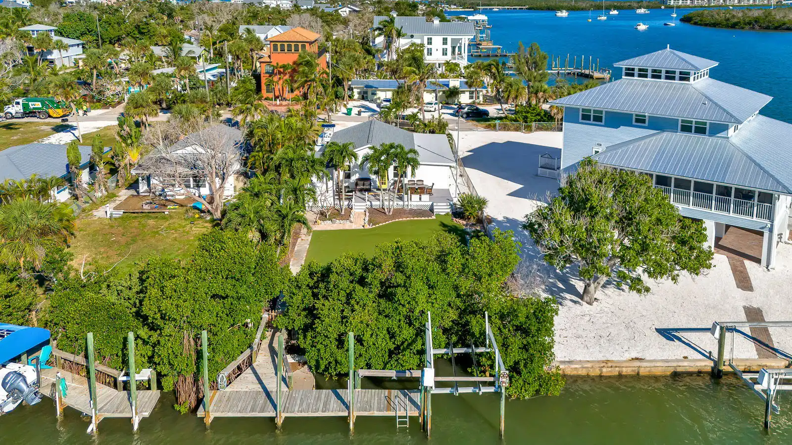 Dock, Dine & Unwind – Coastal Vibes Await
