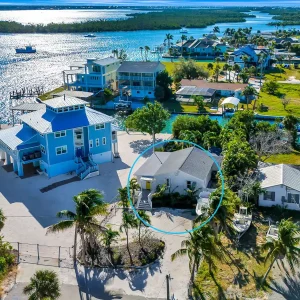 Dock, Dine & Unwind – Coastal Vibes Await