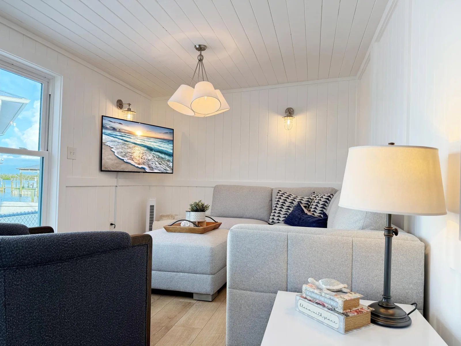 Dock, Dine & Unwind – Coastal Vibes Await