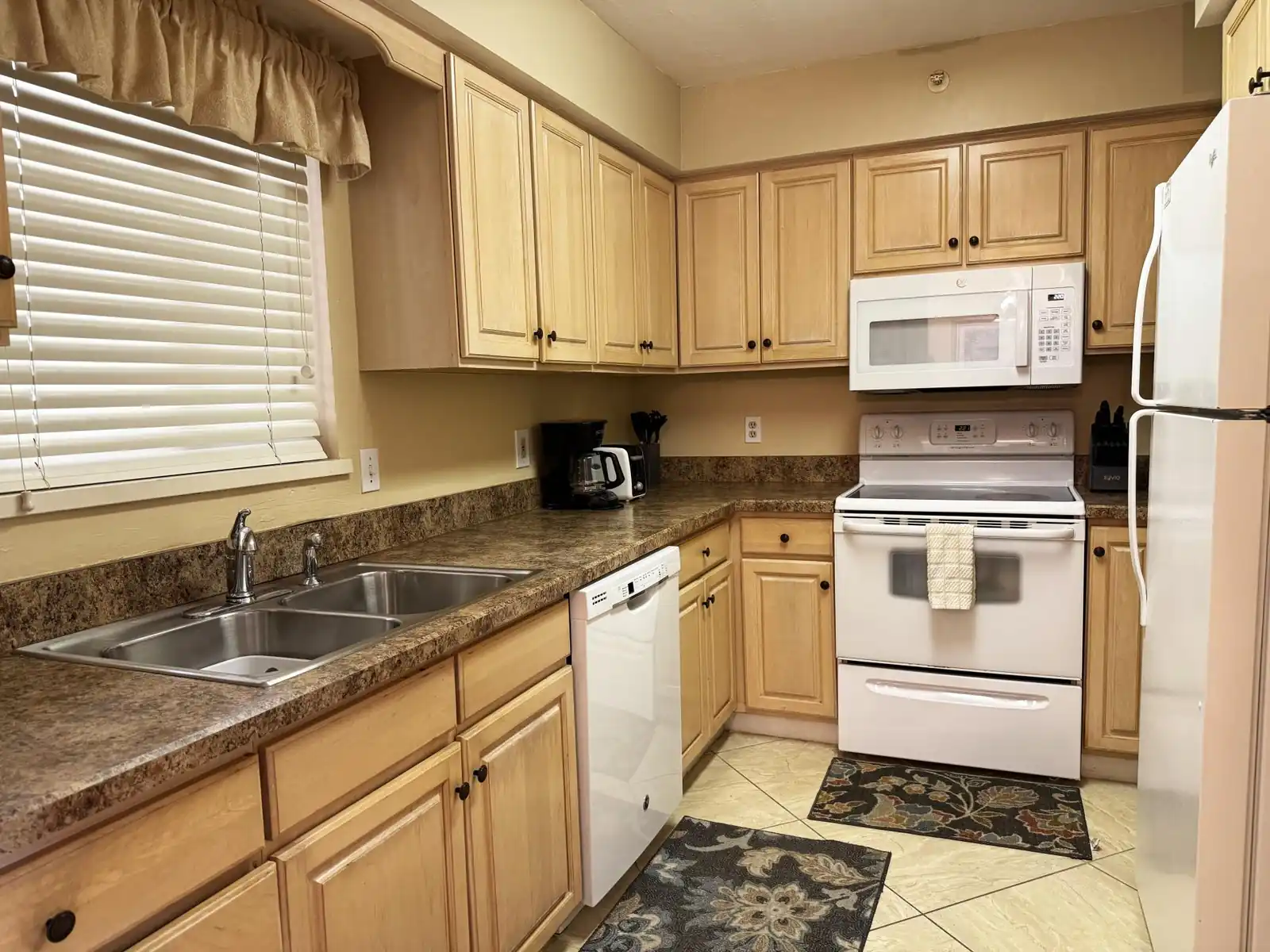 Santa Maria • Beach & Boating Getaway • Sleeps 8