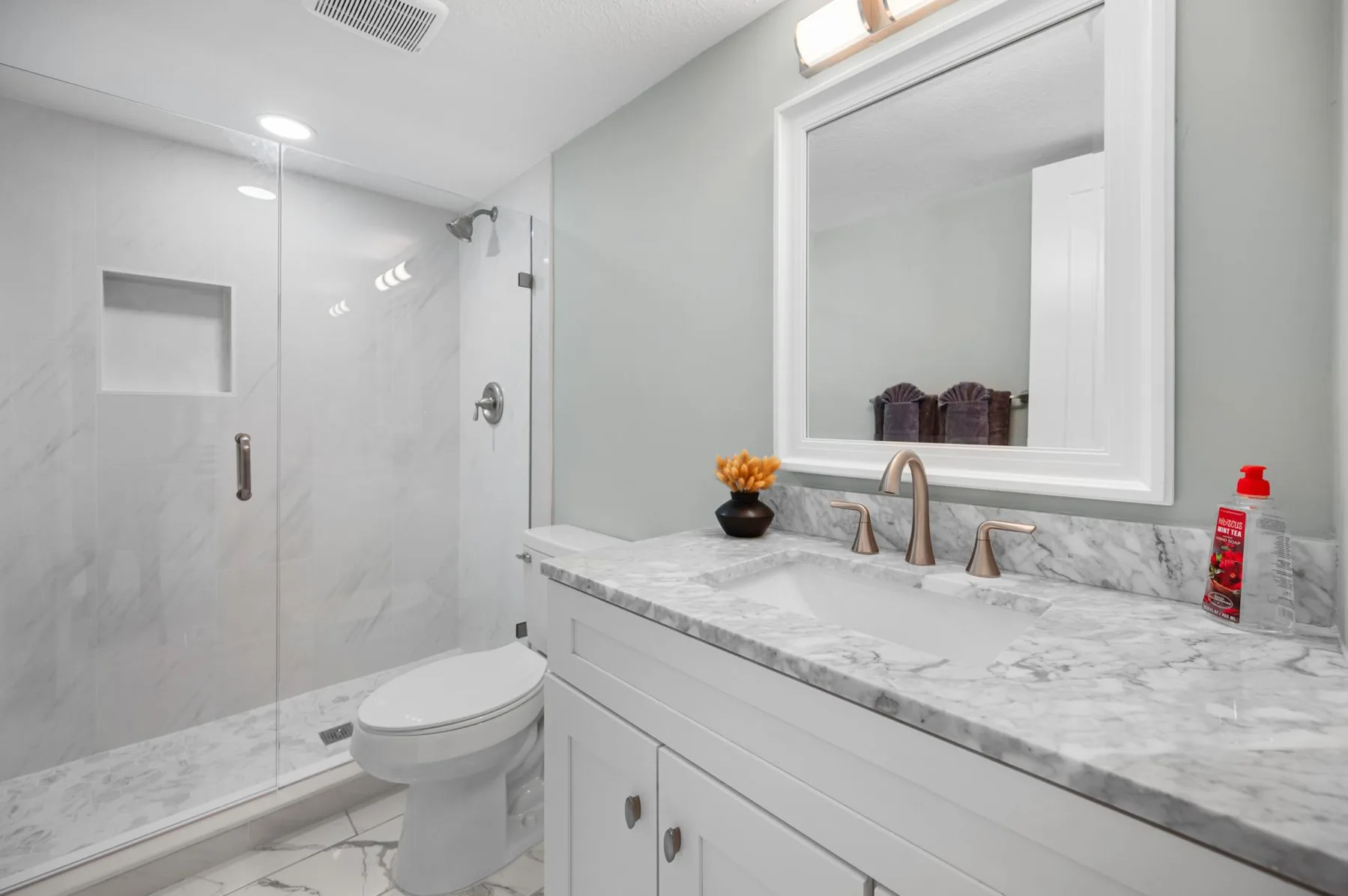 Steps to Sand – 2BR Beach Vibes + Bikes & BBQ