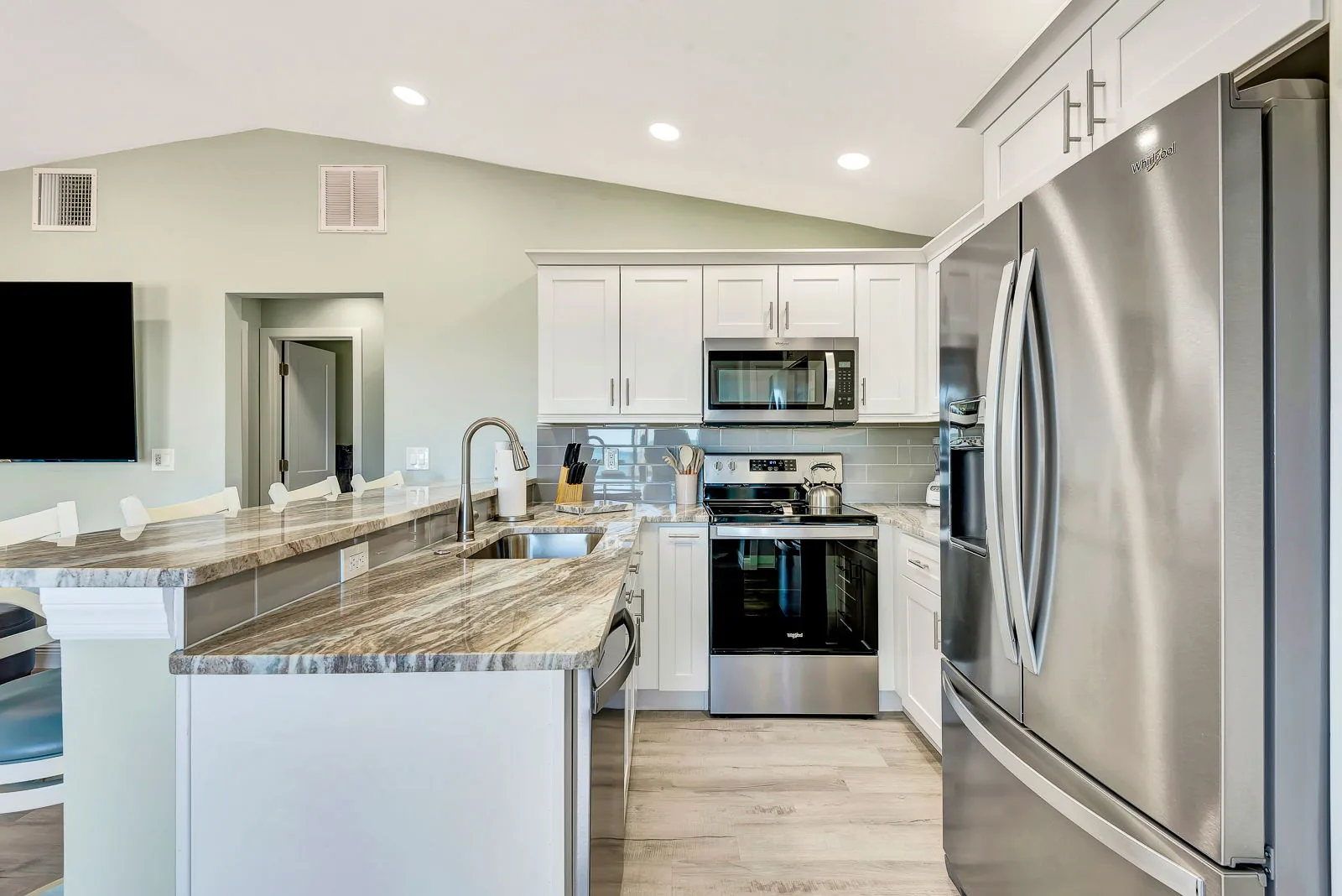 Steps to Sand – 2BR Beach Vibes + Bikes & BBQ