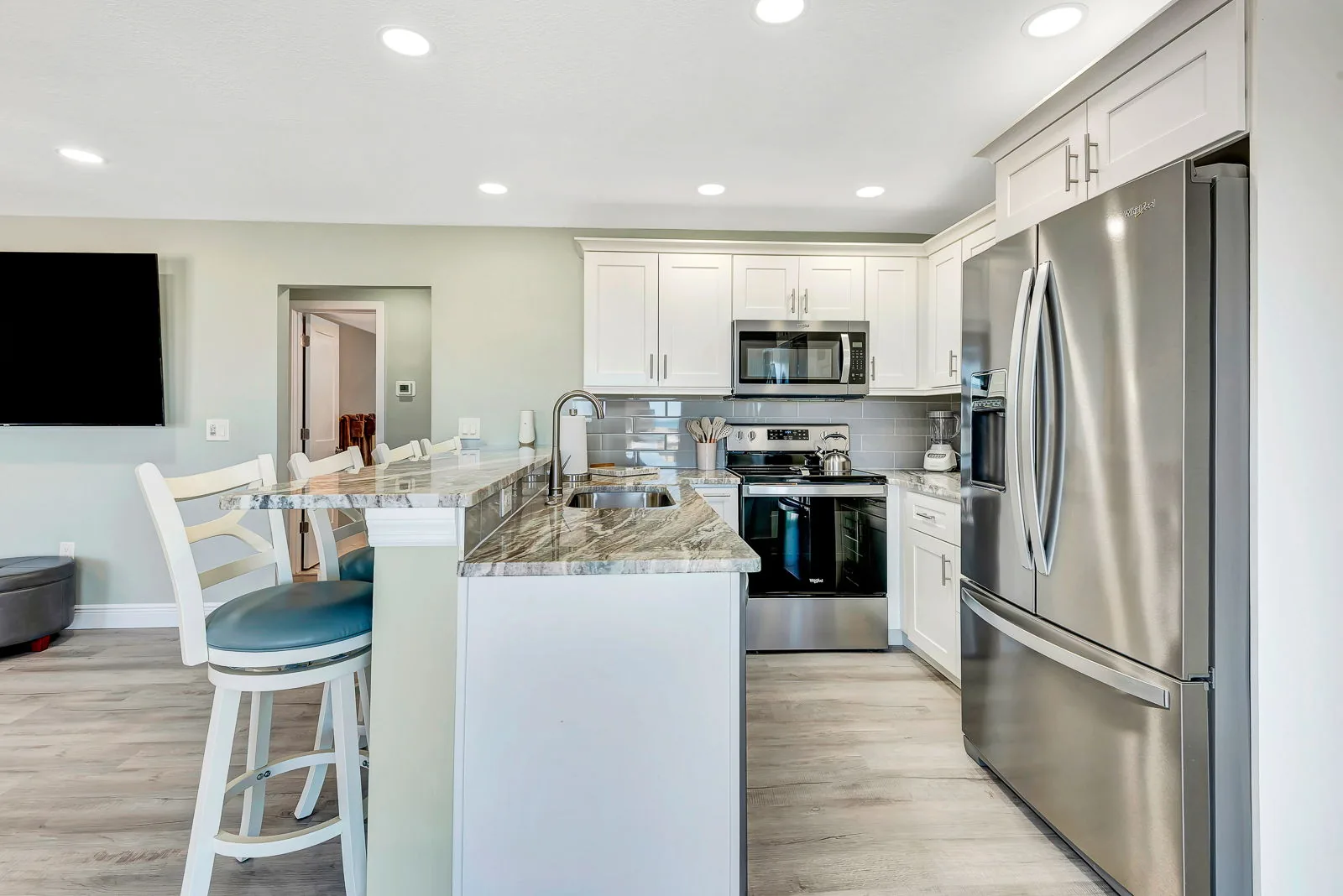 Steps to Sand – 2BR Beach Vibes + Bikes & BBQ