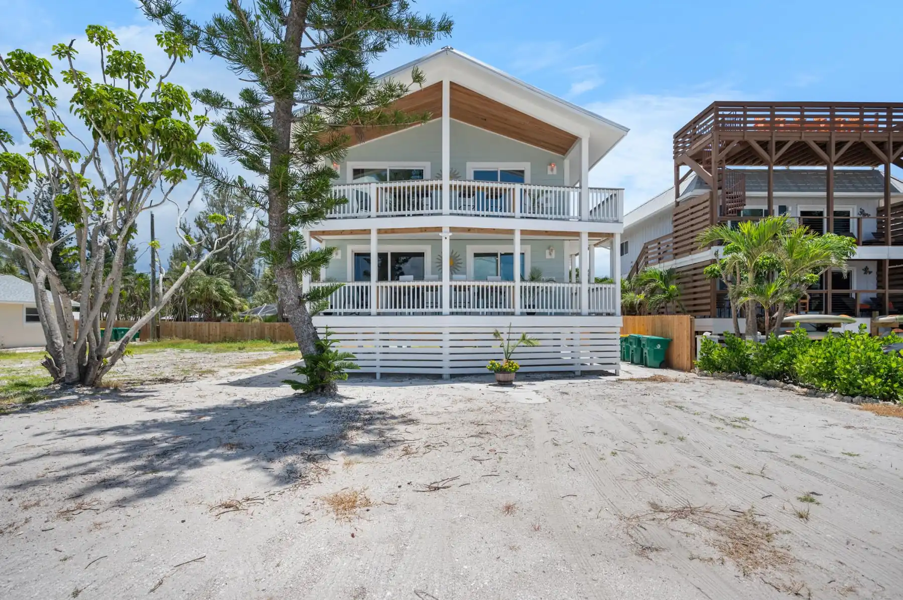 2-Unit Beach Combo – Bikes, Sand & Sunsets