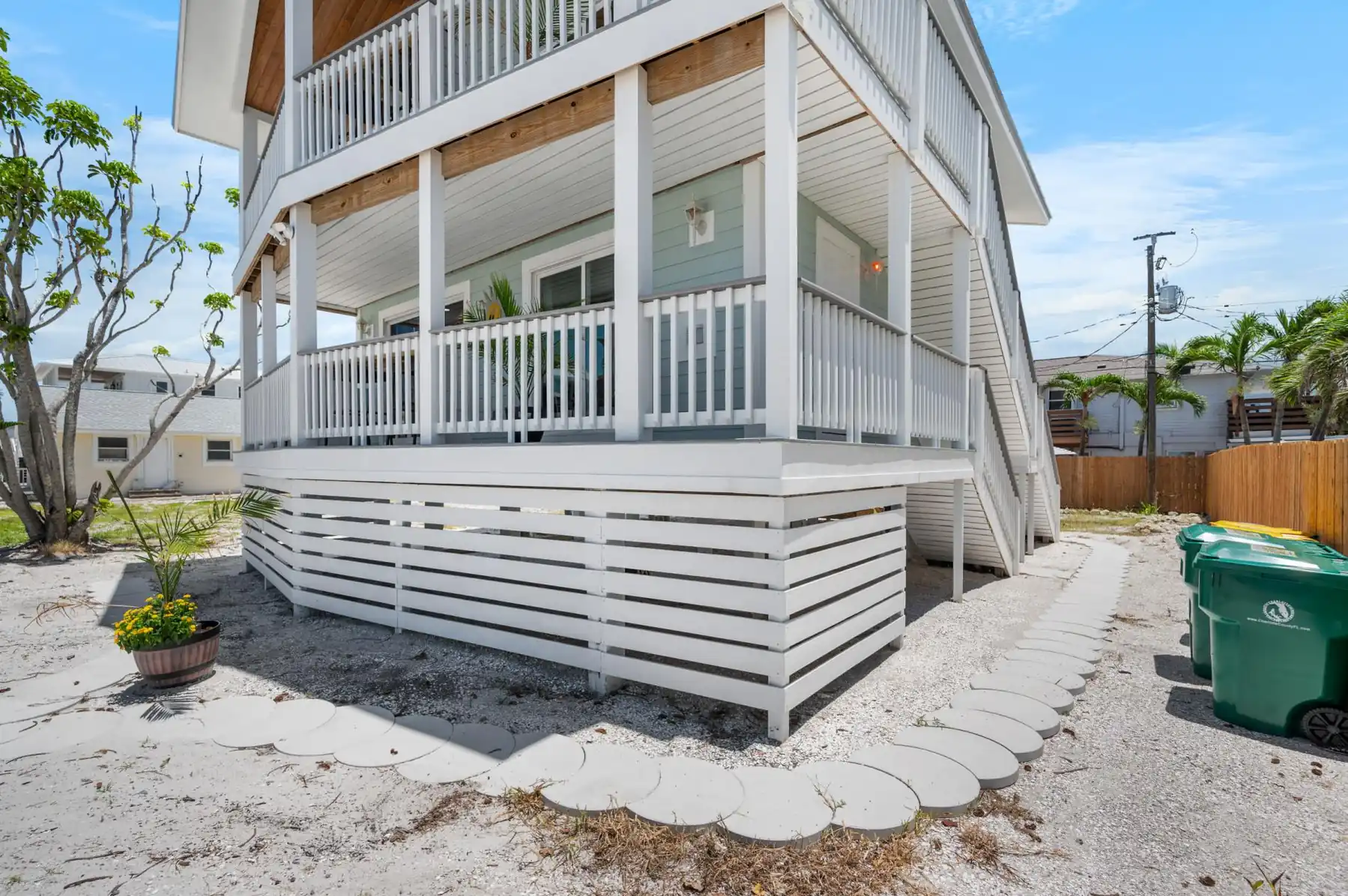 2-Unit Beach Combo – Bikes, Sand & Sunsets