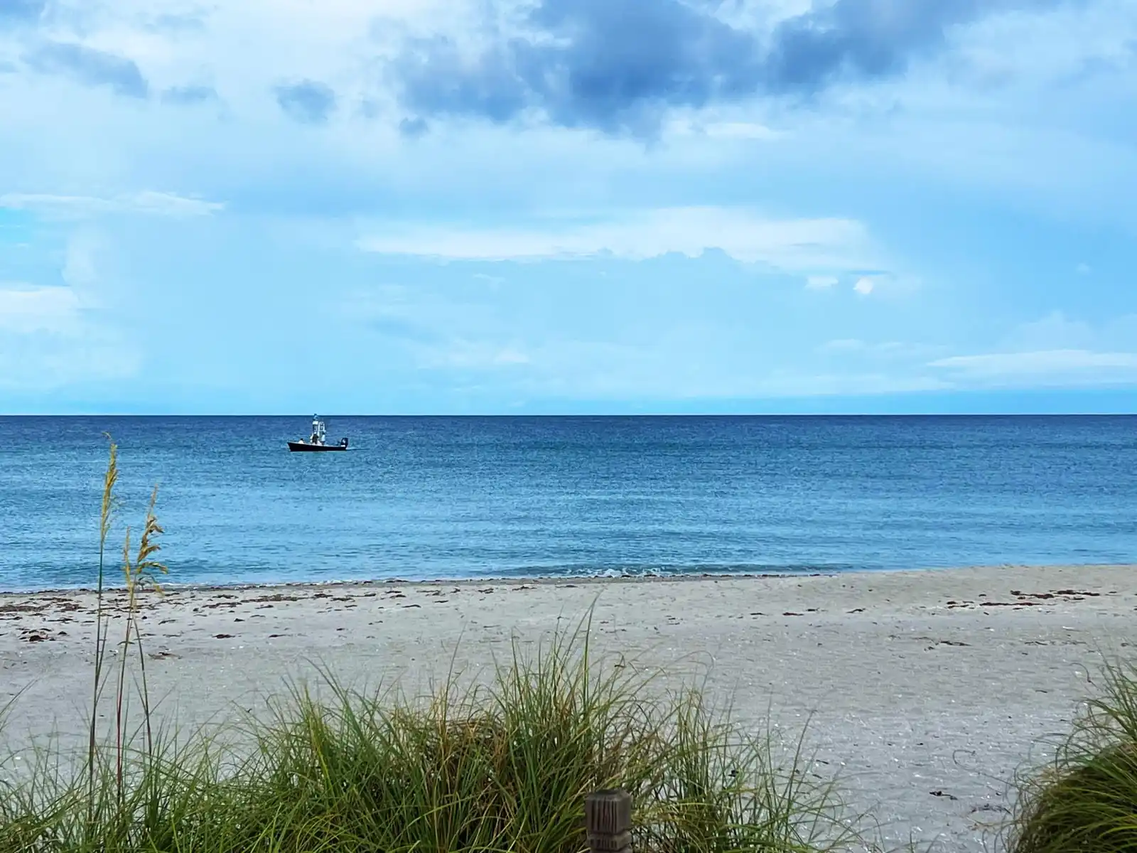 Sunny Pool Villa – Bikes, Beaches & Golf