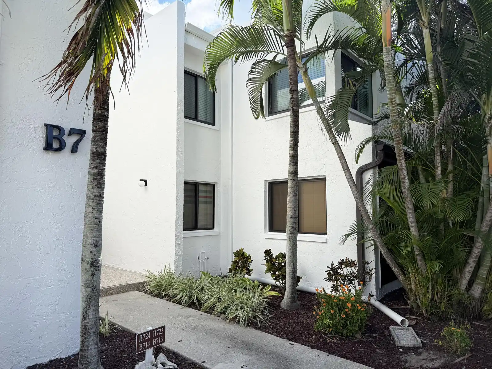 Bayside 2BR – Walk-Out Patio by Heated Pool