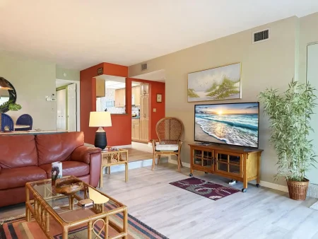 Bayside 2BR – Walk-Out Patio by Heated Pool