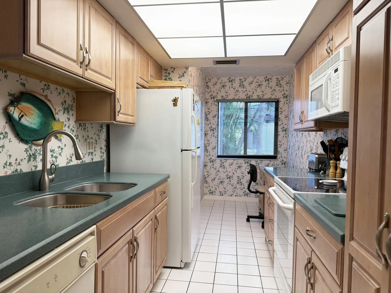 Bayside 2BR – Walk-Out Patio by Heated Pool