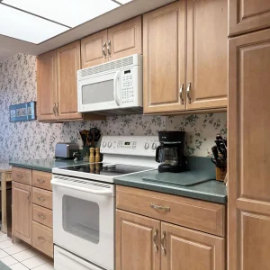 Bayside 2BR – Walk-Out Patio by Heated Pool