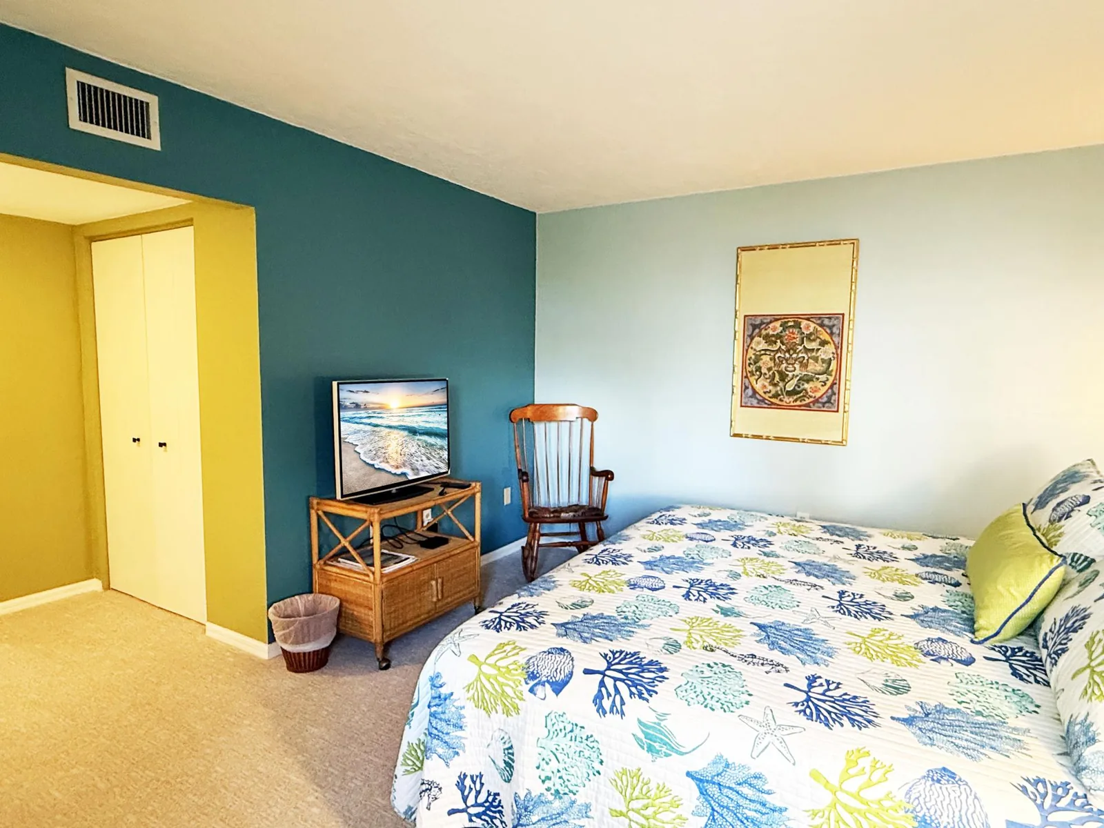 Bayside 2BR – Walk-Out Patio by Heated Pool
