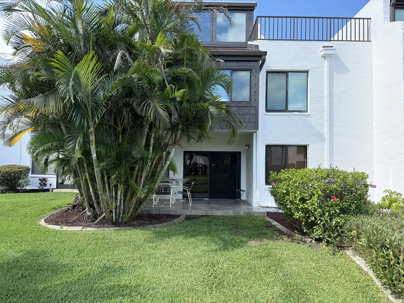 Bayside 2BR – Walk-Out Patio by Heated Pool