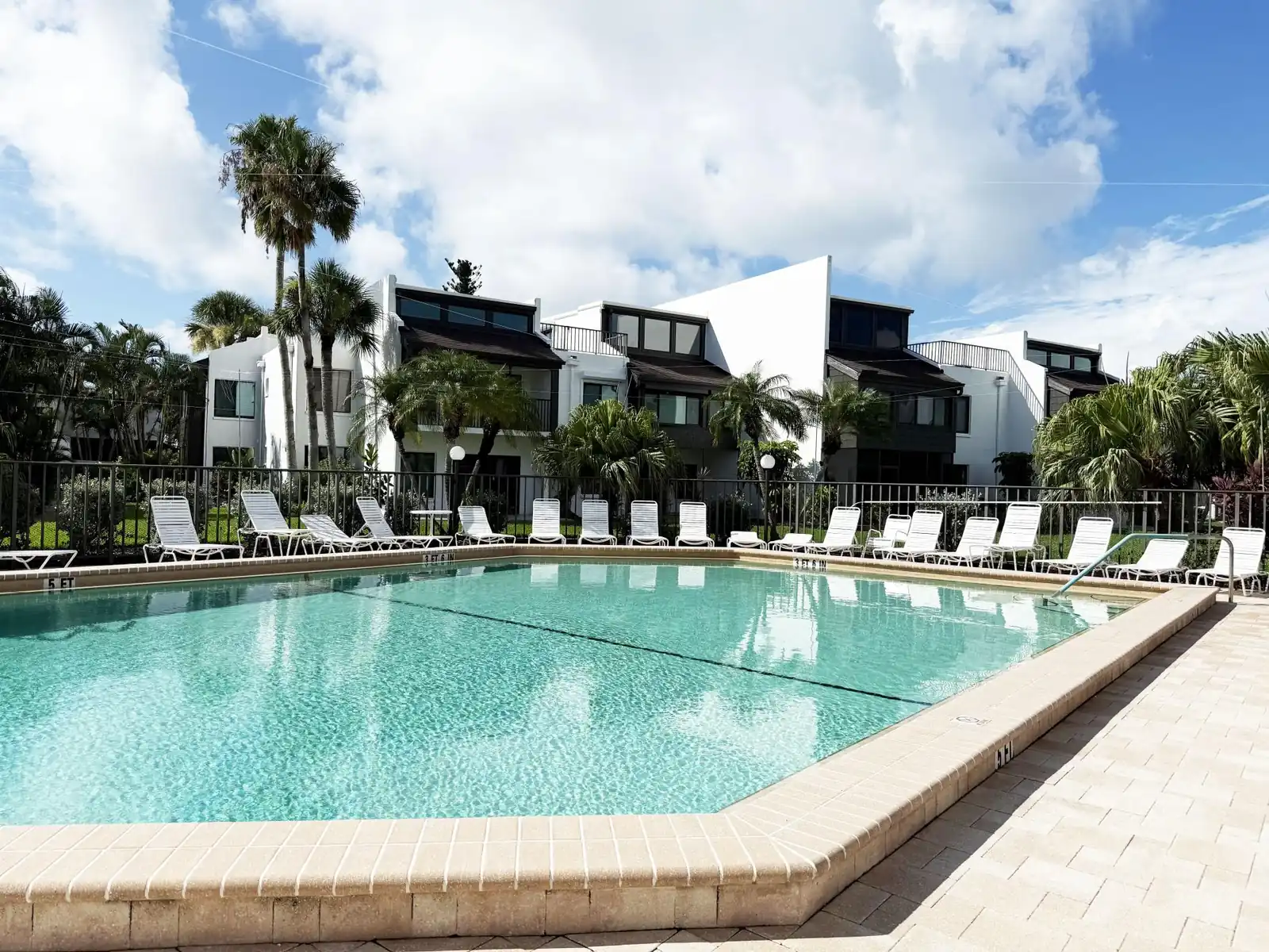Bayside 2BR – Walk-Out Patio by Heated Pool