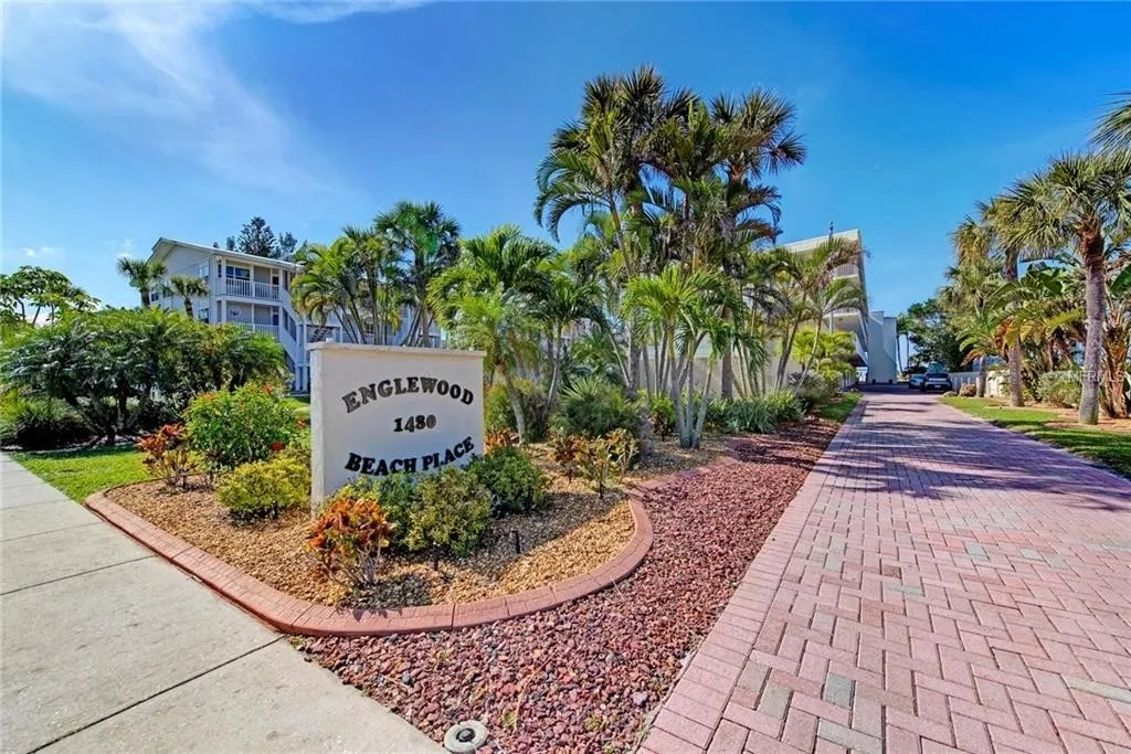 2BR Gulf Condo – Balcony, Pool, & Beach Views