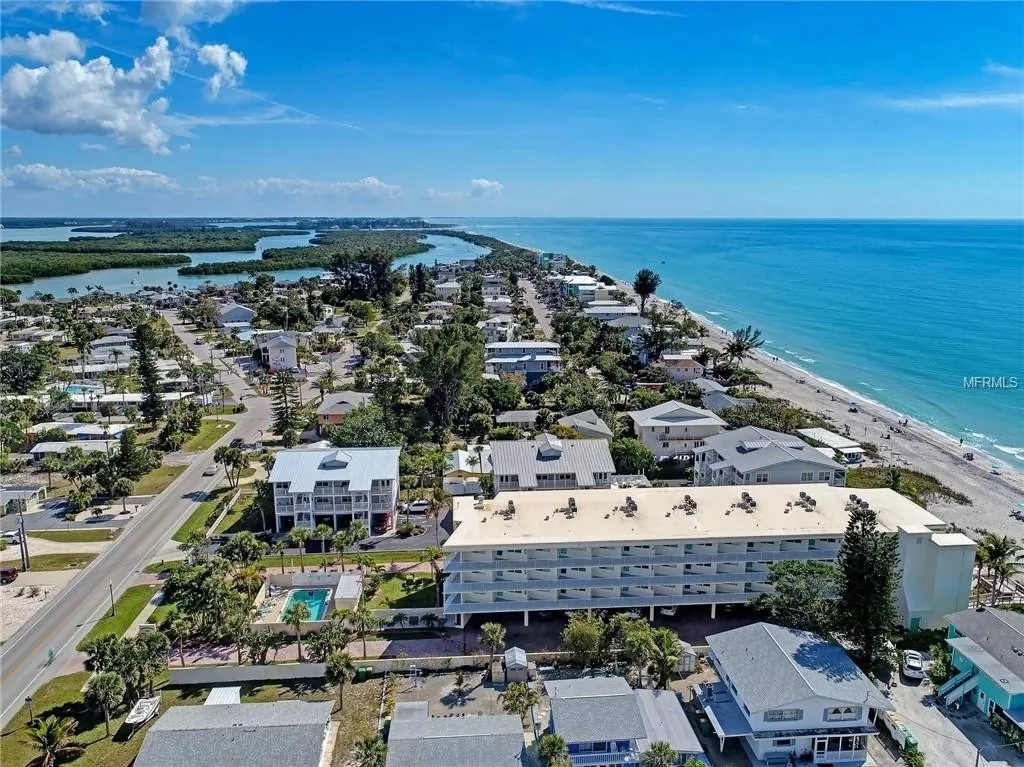 2BR Gulf Condo – Balcony, Pool, & Beach Views