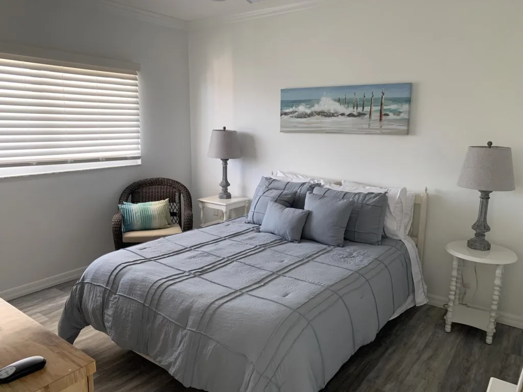 2BR Gulf Condo – Balcony, Pool, & Beach Views