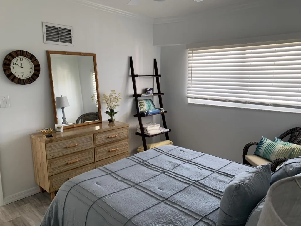 2BR Gulf Condo – Balcony, Pool, & Beach Views