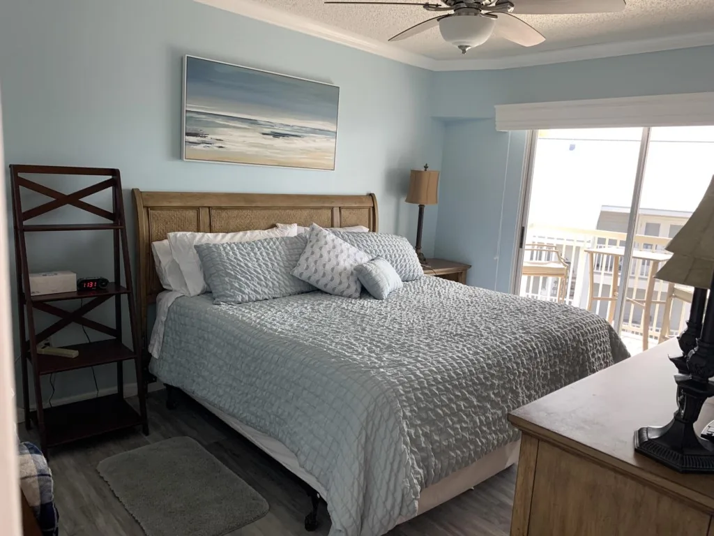 2BR Gulf Condo – Balcony, Pool, & Beach Views