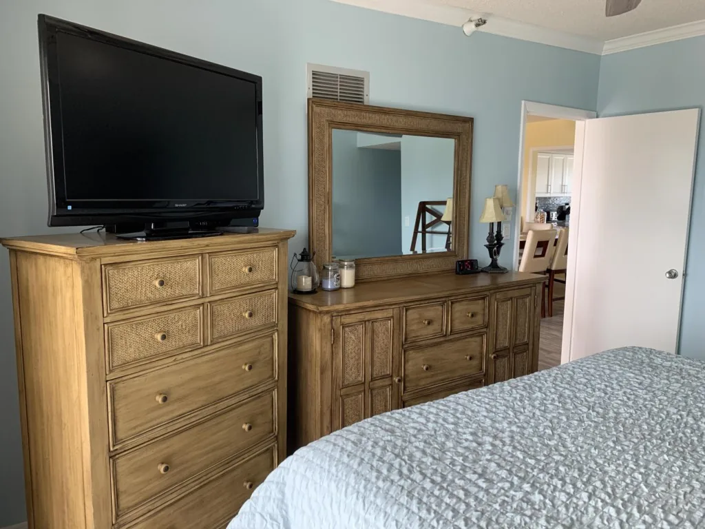 2BR Gulf Condo – Balcony, Pool, & Beach Views