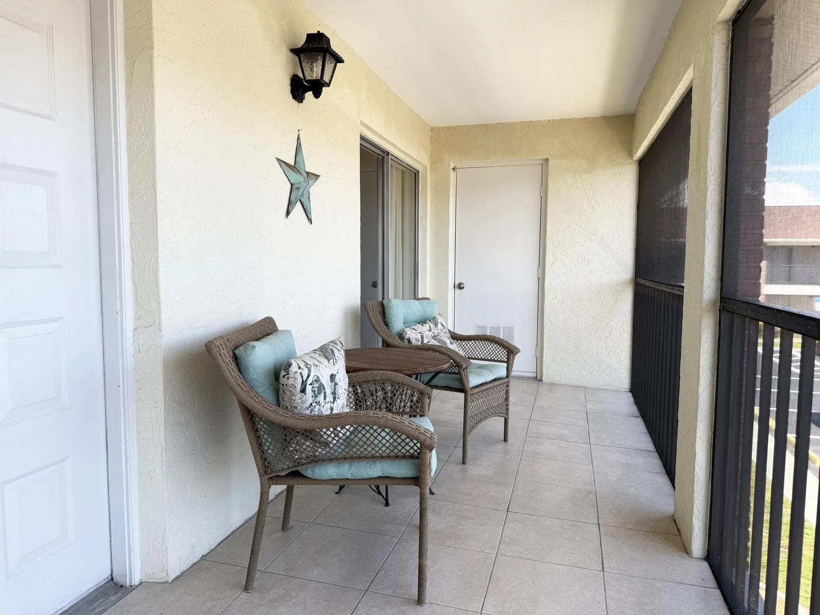 2BR Condo – Clubhouse, Pool, Near Beaches