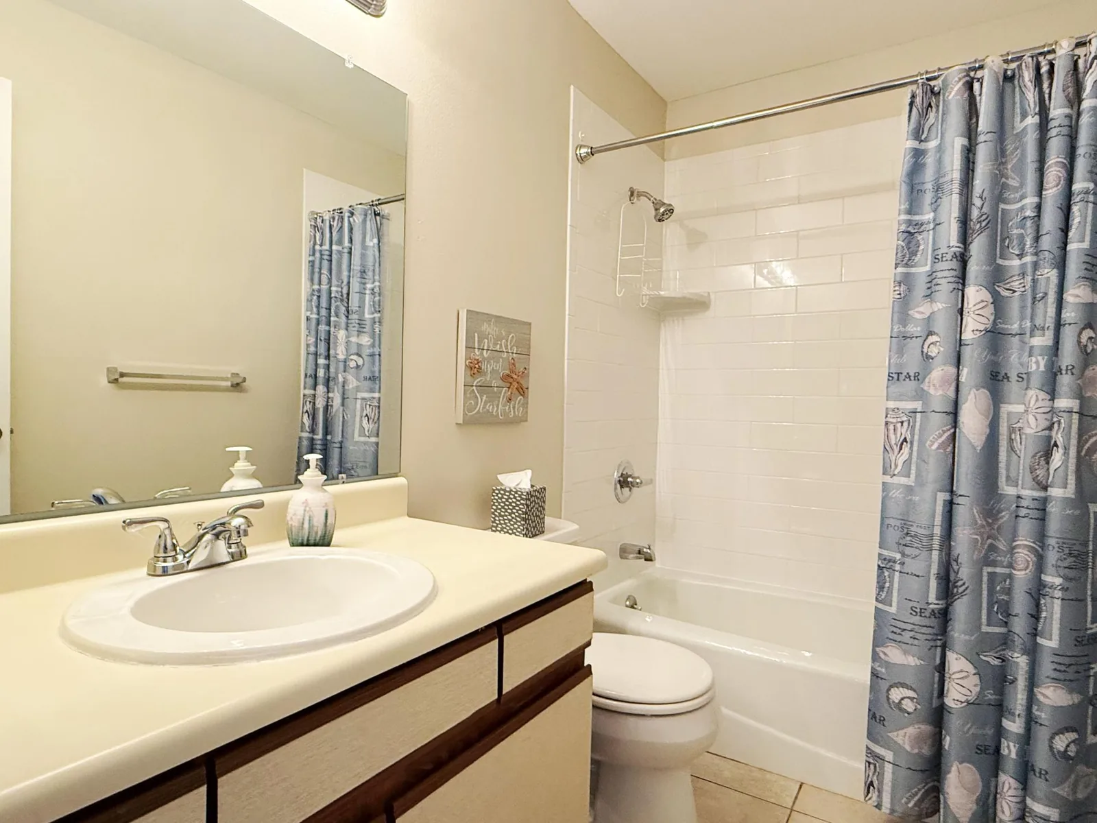 2BR Condo – Clubhouse, Pool, Near Beaches