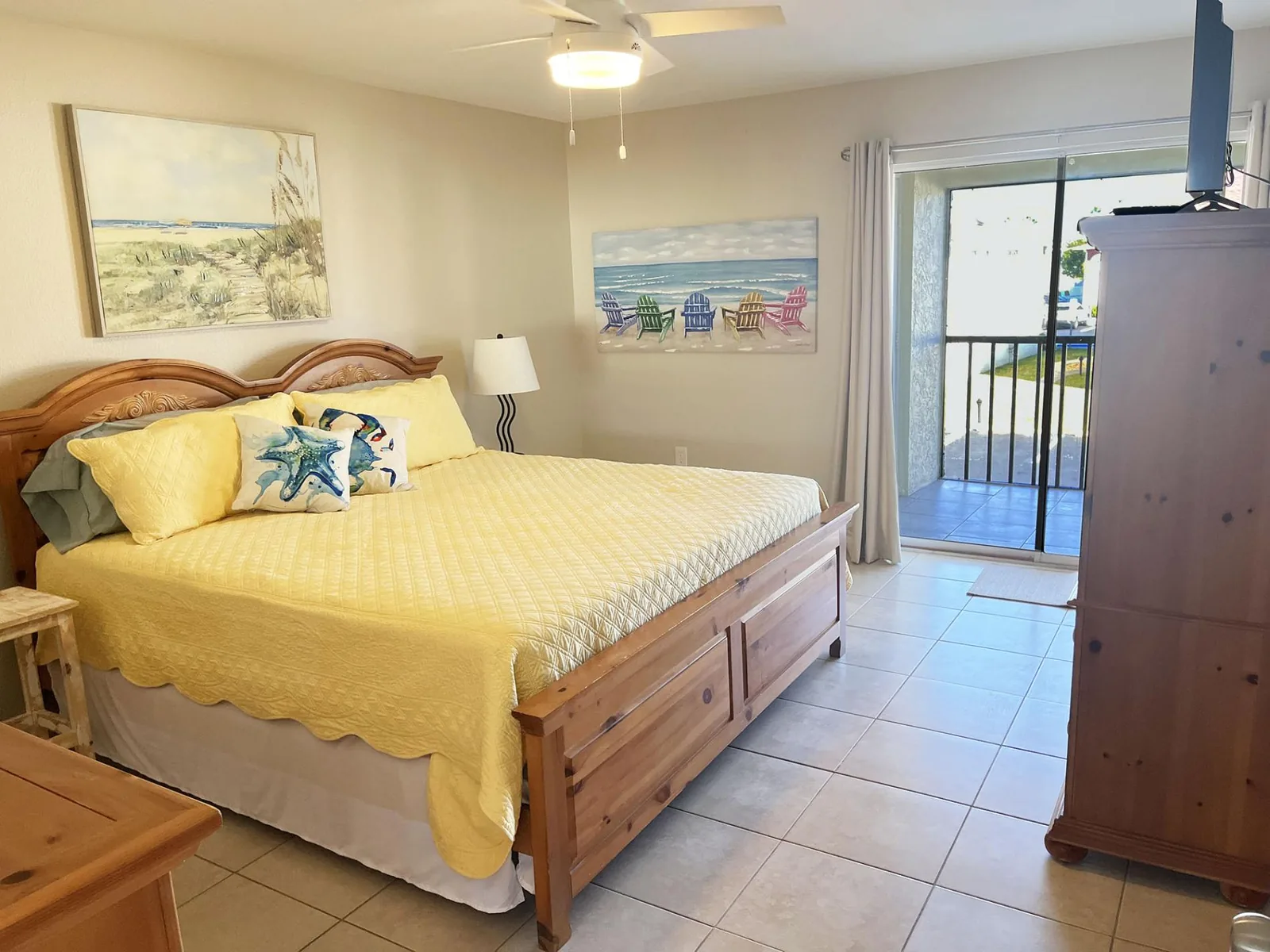 2BR Condo – Clubhouse, Pool, Near Beaches