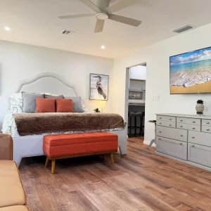 6BR Triplex – Walk to Marina & Lighthouse Grill