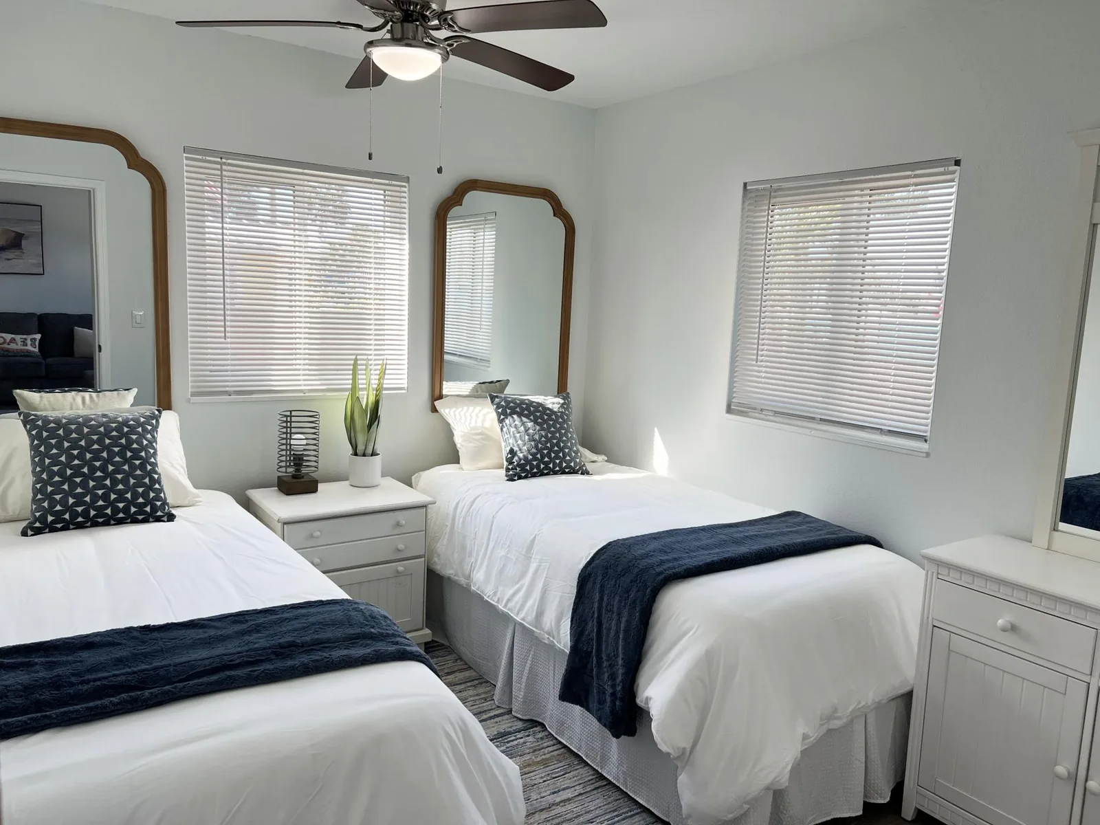6BR Triplex – Walk to Marina & Lighthouse Grill