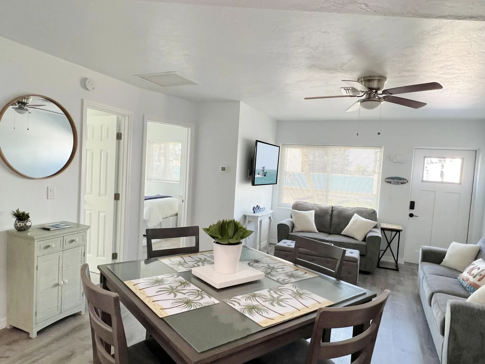 6BR Triplex – Walk to Marina & Lighthouse Grill