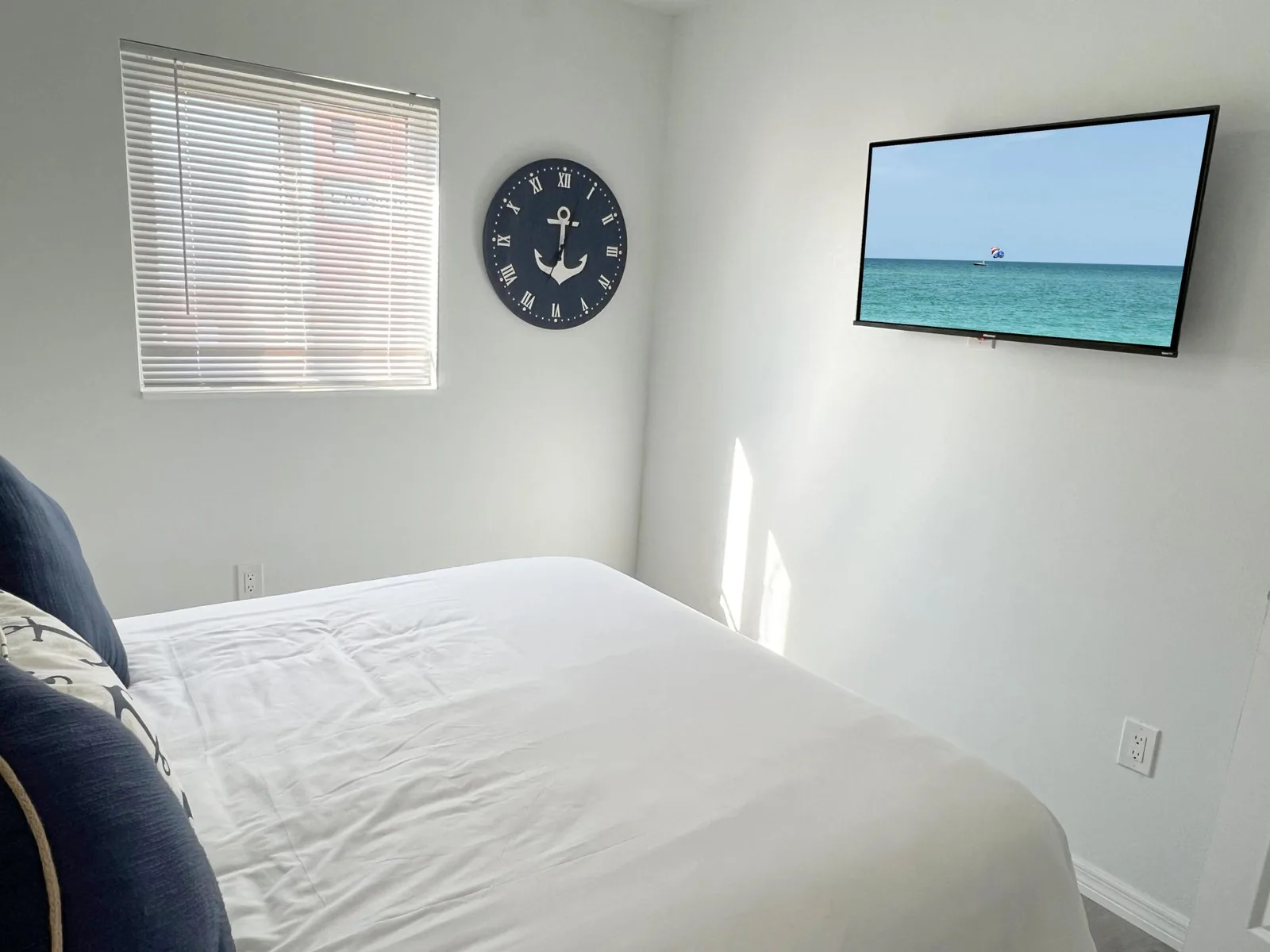 6BR Triplex – Walk to Marina & Lighthouse Grill