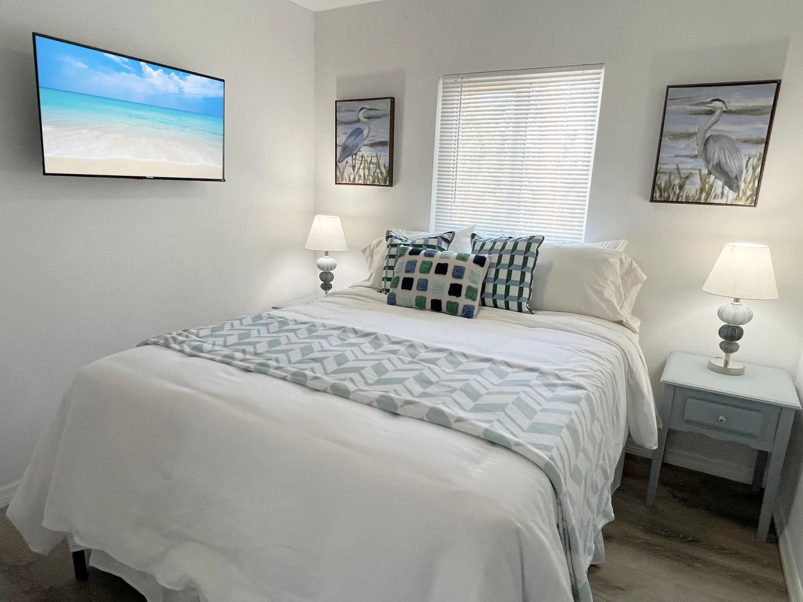 6BR Triplex – Walk to Marina & Lighthouse Grill
