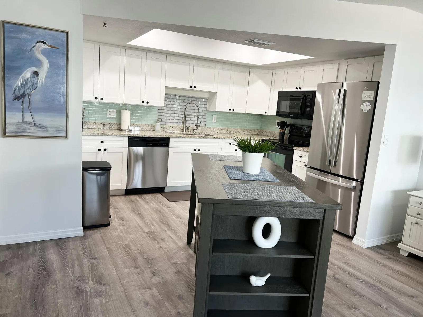 6BR Triplex – Walk to Marina & Lighthouse Grill