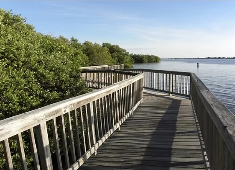 6BR Triplex – Walk to Marina & Lighthouse Grill