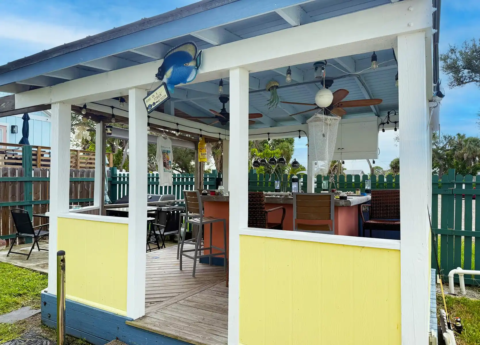 6BR Triplex – Walk to Marina & Lighthouse Grill