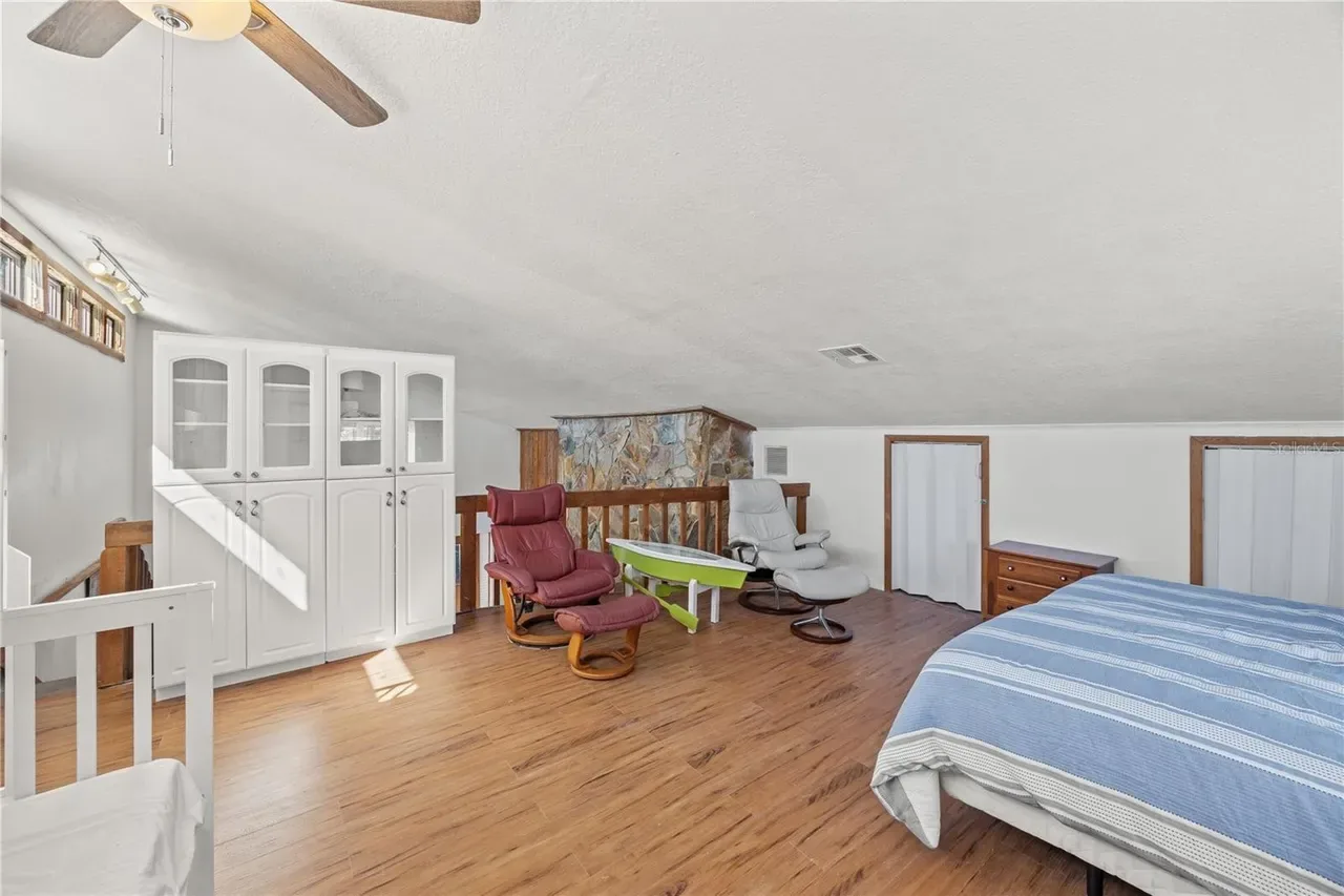 6BR Triplex – Walk to Marina & Lighthouse Grill