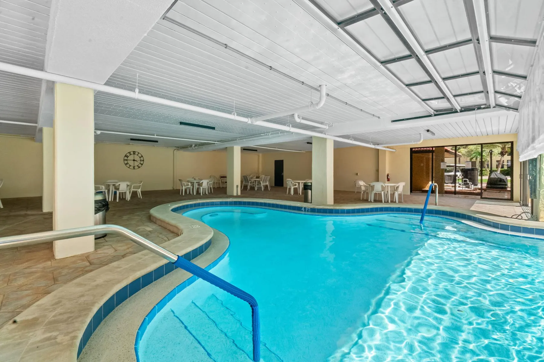 Tortuga – 2BR on Beach, Heated Pool & Sauna