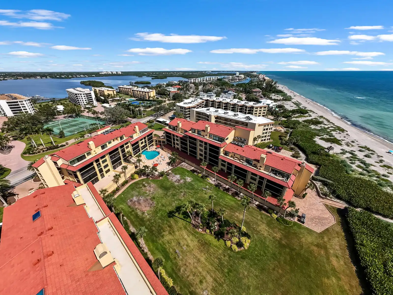 Tortuga – 2BR on Beach, Heated Pool & Sauna