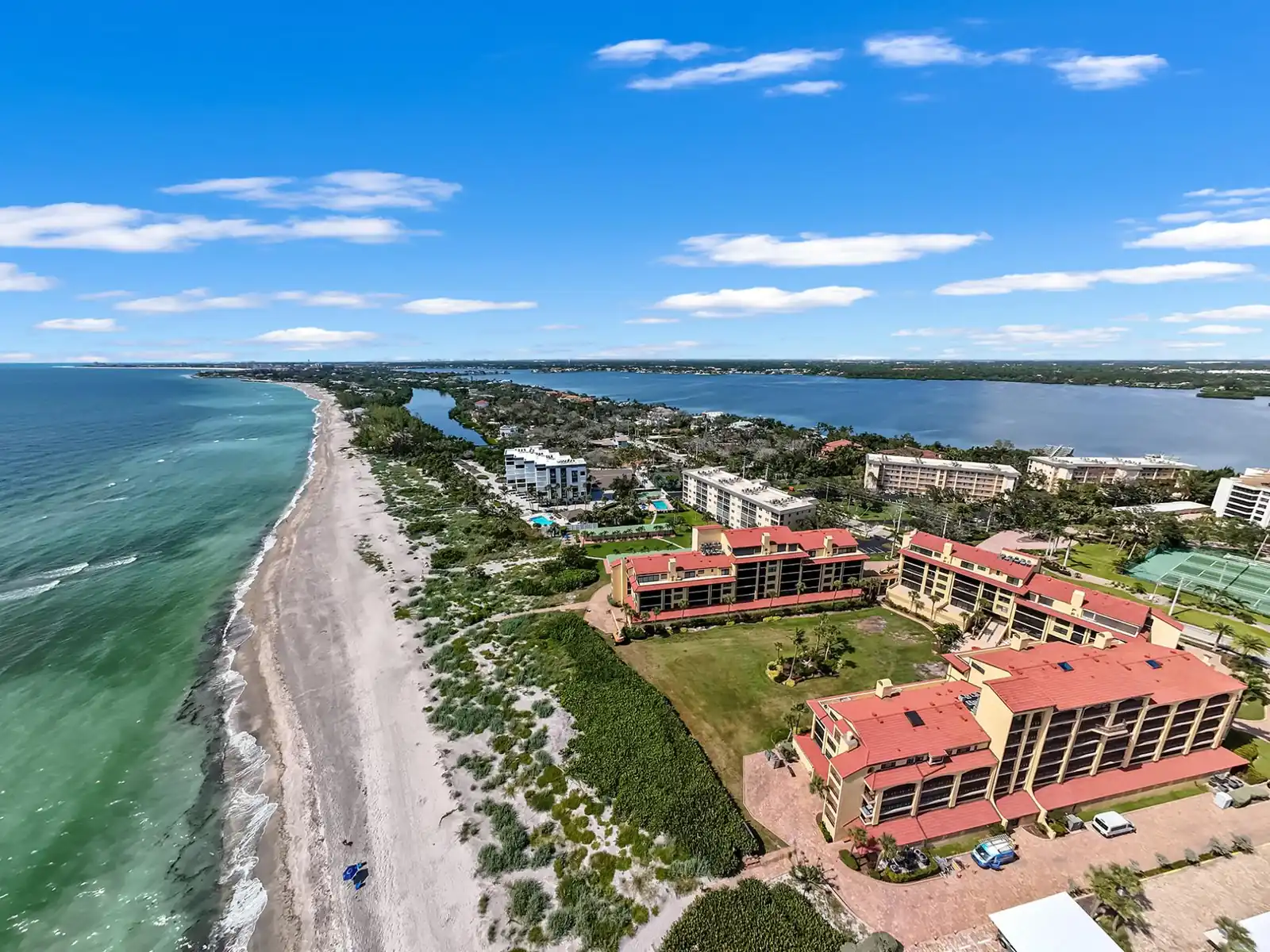 Tortuga – 2BR on Beach, Heated Pool & Sauna