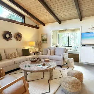 Admiralty Villas – Bayside Modern 2BR Retreat