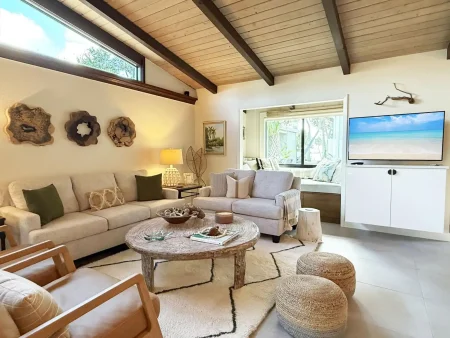 Admiralty Villas – Bayside Modern 2BR Retreat