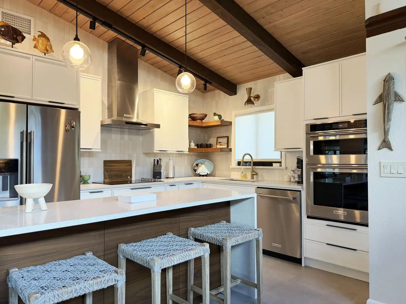Admiralty Villas – Bayside Modern 2BR Retreat