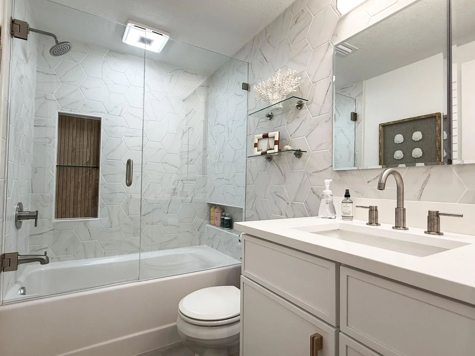 Admiralty Villas – Bayside Modern 2BR Retreat