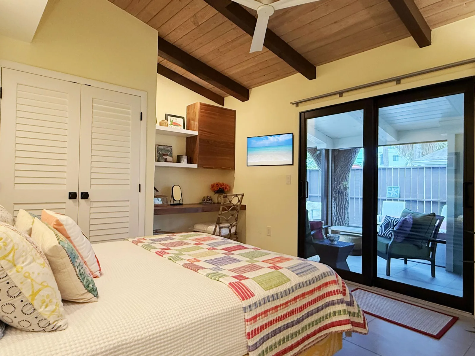 Admiralty Villas – Bayside Modern 2BR Retreat