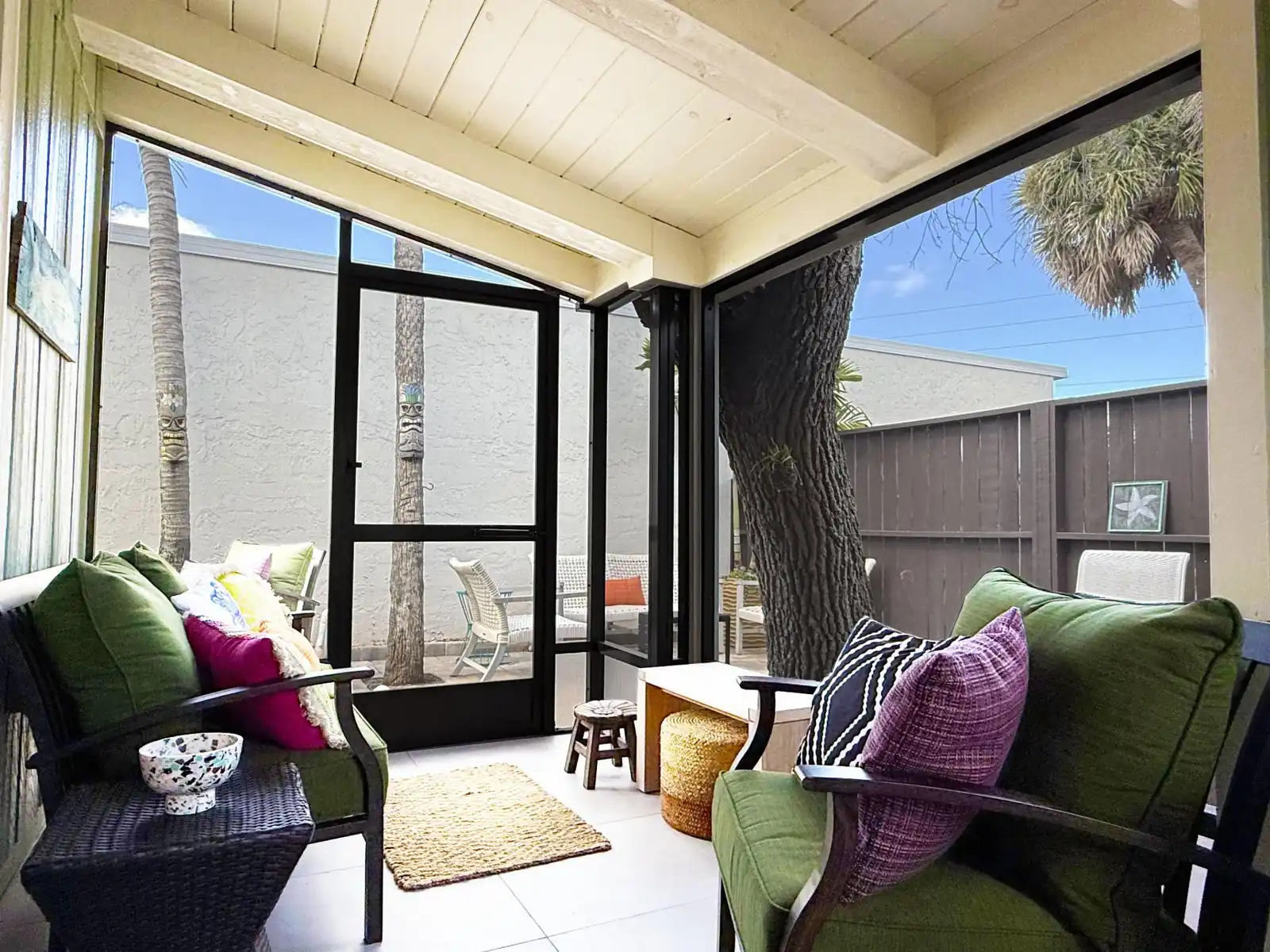 Admiralty Villas – Bayside Modern 2BR Retreat
