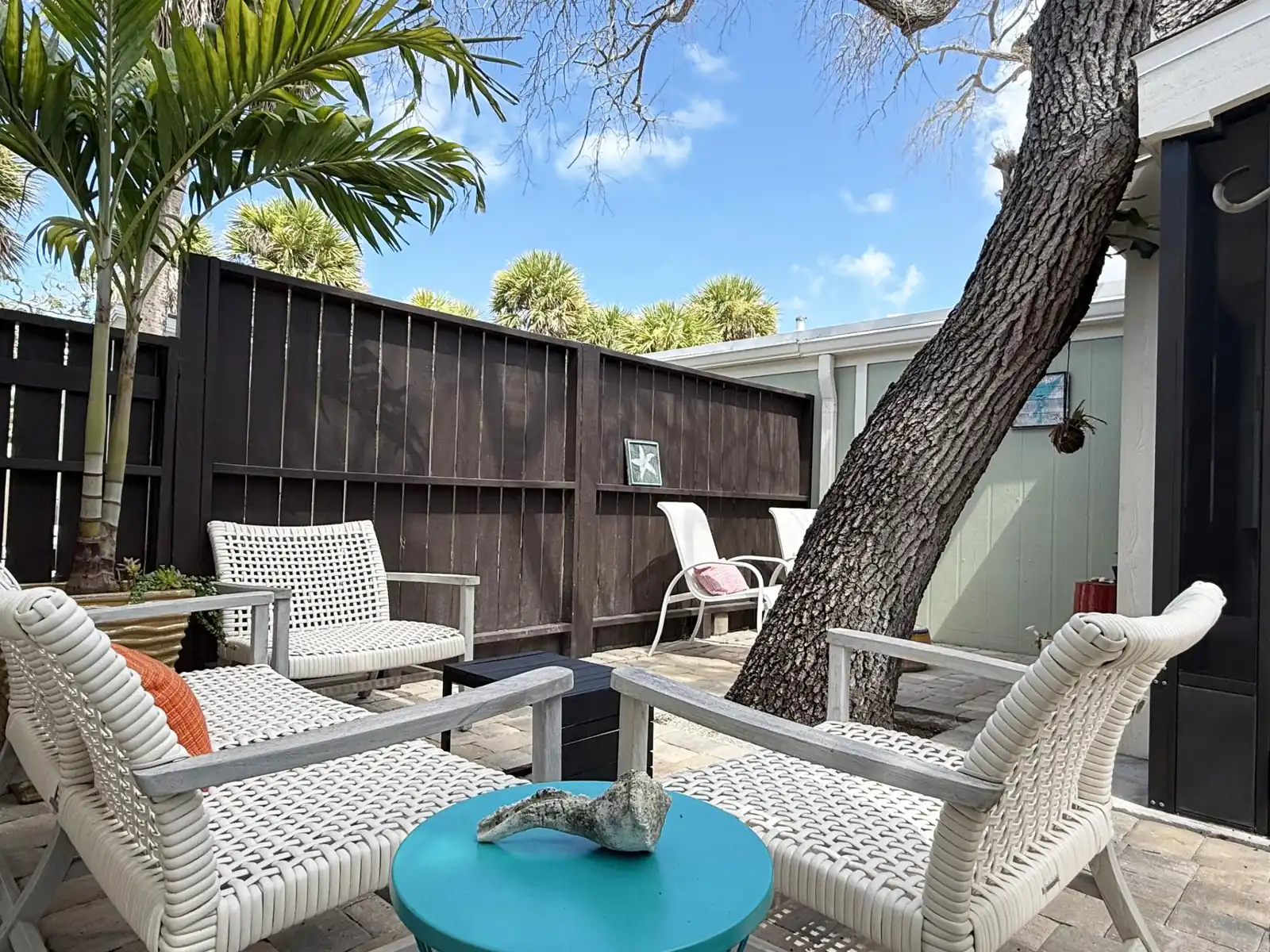Admiralty Villas – Bayside Modern 2BR Retreat