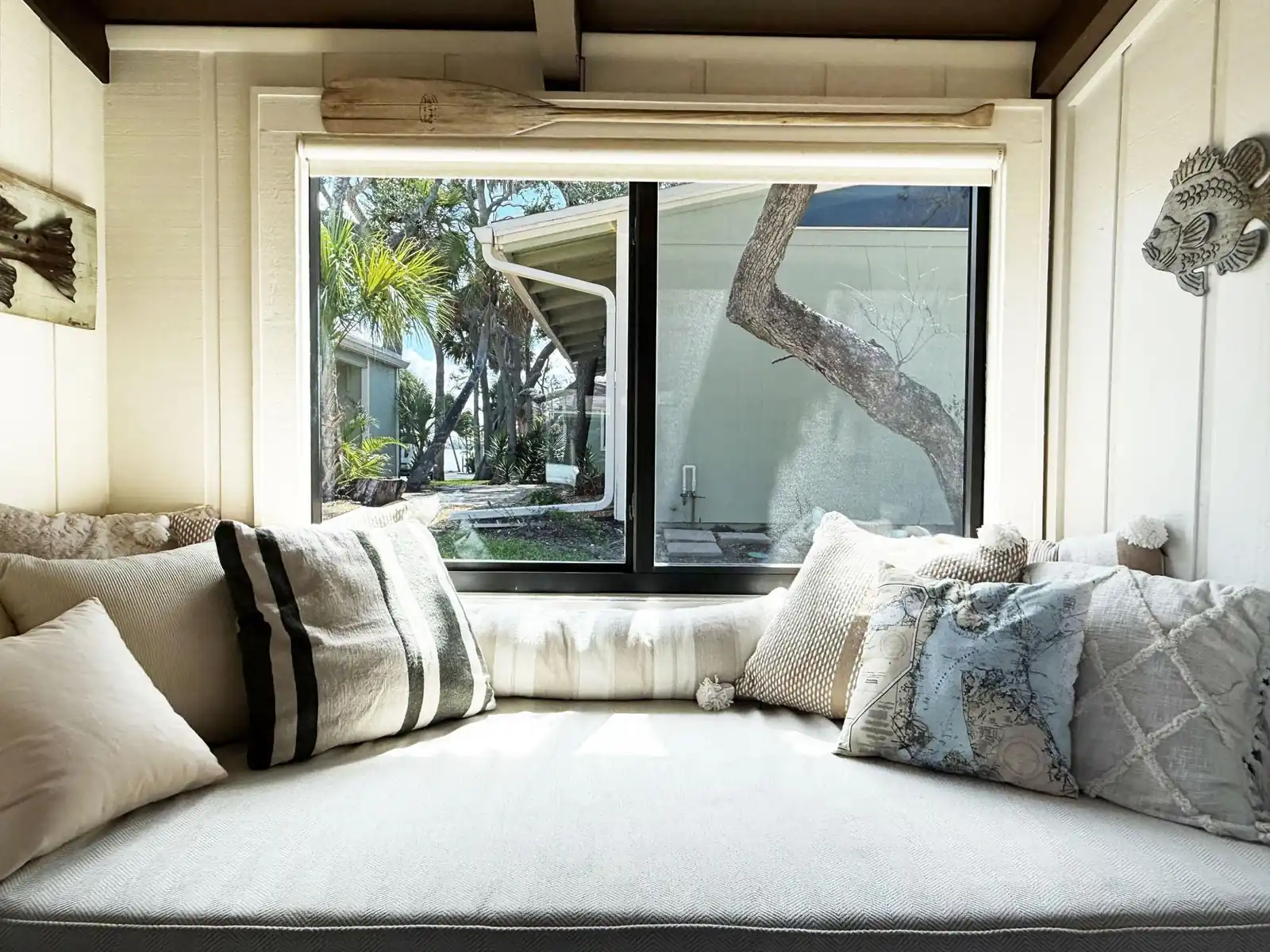 Admiralty Villas – Bayside Modern 2BR Retreat