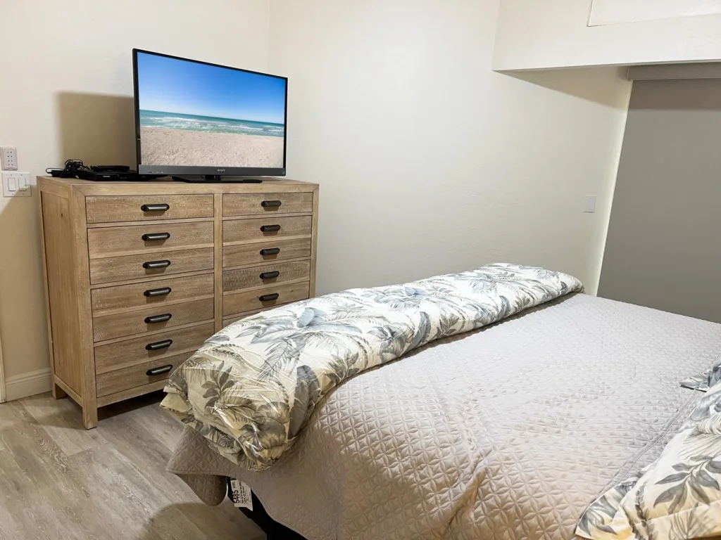 2BR at Sandpiper Cove – Pool, Bay, Beachwalk