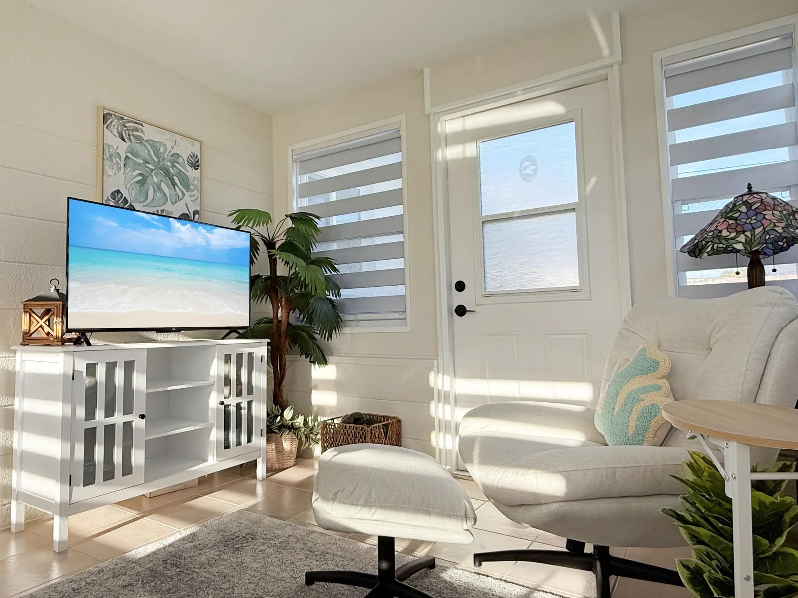 Coastal Chic 2BR – Modern Stay Near Manasota Key