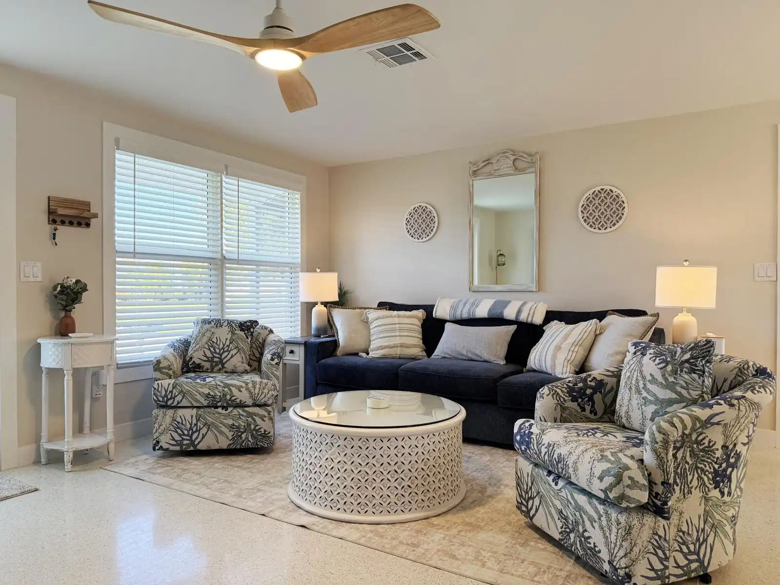 Coastal Chic 2BR – Modern Stay Near Manasota Key