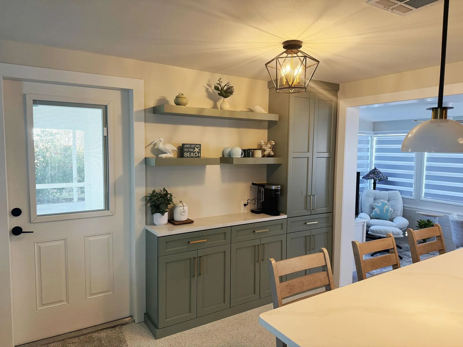 Coastal Chic 2BR – Modern Stay Near Manasota Key